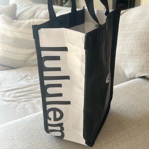 Lulu lemon tote bag